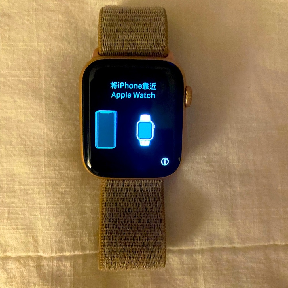 Apple Watch Series 4, 44mm Rose Gold
